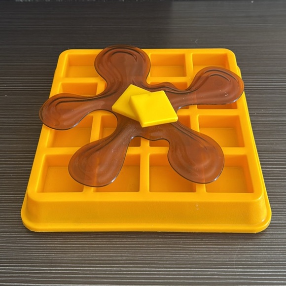 Other - Cat / Dog Waffle Interactive Slow Feeder / Treat Puzzle Game